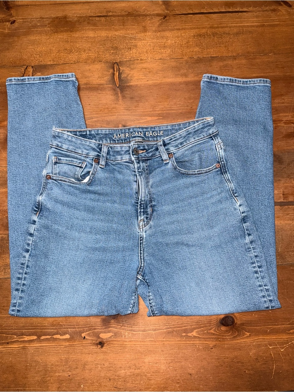 American Eagle Outfitters Light Wash High-Rise Mom Jeans